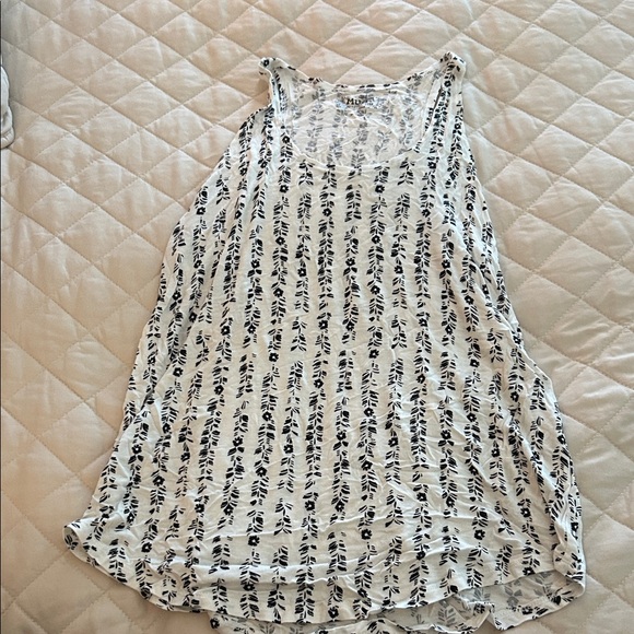Mudd Tops - Mudd White and Black Floral Tank Top